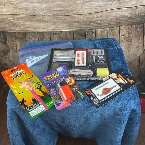 COPY - Halloween special lot #2 with various Halloween supplies - Picture 1 of 6